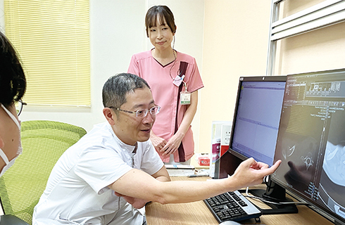 診察と治療の様子