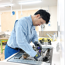 ガス器具の点検・修理の様子