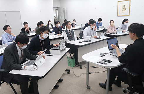 本部業務の様子