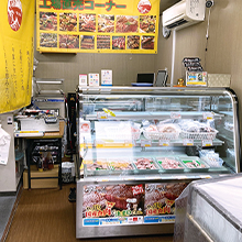 工場直売所で珍しい部位を販売している様子