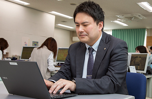 お客様への連絡・訪問の様子