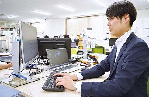 月次成績表作成の様子