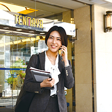百貨店外商員の様子
