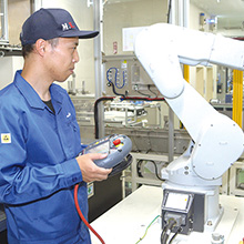 設備保全の様子