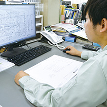 産業用機械器具の設計・製作・据付の様子